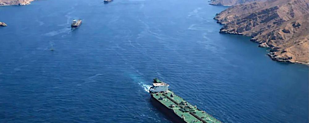 När risken för störningar i Hormuzsundet minskar, faller också priset på råolja snabbt. Samtidigt stärks börser globalt när investerare tolkar vapenvilan som ett tecken på minskad geopolitisk risk. Foto: Observer Research Foundation