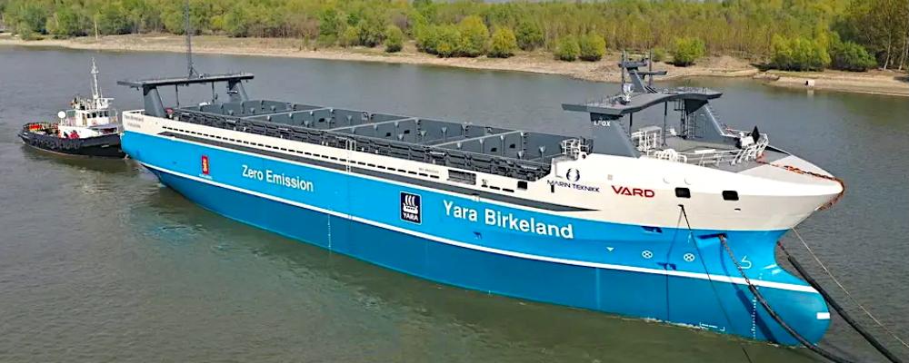 Yara Birkeland är ett helelektriskt och delvis autonomt fraktfartyg som transporterar mineralgödsel mellan fabrik och hamn i Norge. Foto: YARA