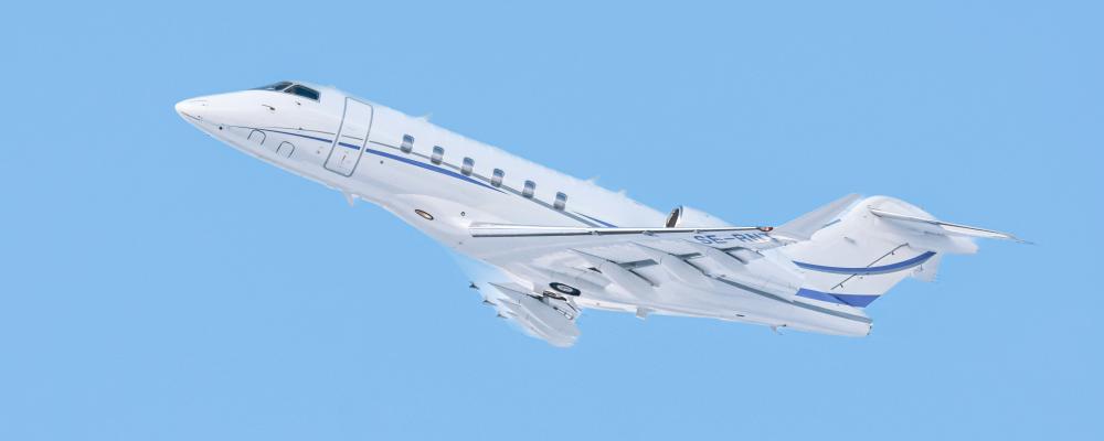 "Det osäkra omvärldsläget, med bland annat kriget i Mellanöstern och störningarna i Hormuzsundet, gör att flygbränslepriserna stiger kraftigt och påverkar hela luftfarten. Flyget är en vital del av Sveriges transportsystem, särskilt för avlägsna och glest befolkade regioner i Sverige", säger Helena Gellerman, trafikpolitisk talesperson. Foto: Niklas Jonasson/Unsplash