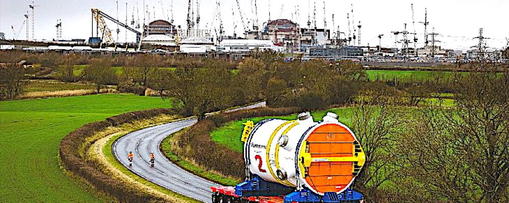 Den andra reaktortanken till kärnkraftverket Hinkley Point C anländer till byggplatsen efter transport från Frankrike via sjö, flod och väg. Foto: EDF Energy