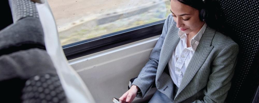 Över 500 resenärer har redan anmält sig till testet där tågresor spåras via mobiltelefon och debiteras automatiskt. Foto: East Midlands Railway.
