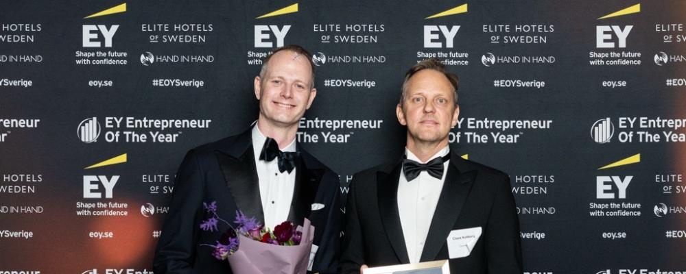 Oscar Hållén och Claes Kollberg tog emot priset under jubileumsgalan i Stockholms stadshus. Foto: