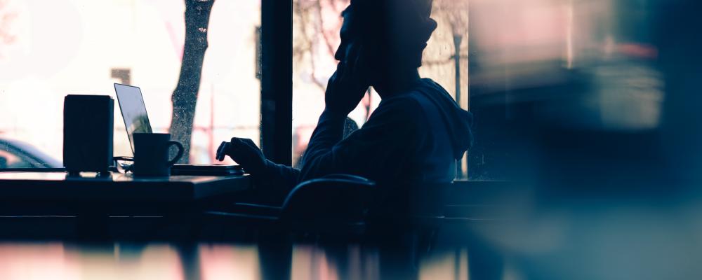 En ny rapport visar att cybersäkerhet och infrastrukturfel är de främsta omvärldshoten enligt nordiska företag. Foto: Hanna Wei/Unsplash