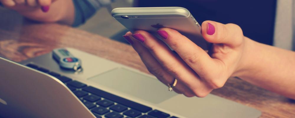 På grund av den snabba AI-utvecklingen vill regeringen samla digitaliseringsfrågor i en ny Digitaliseringsmyndighet från 2027. Foto: firmbee-com/Unsplash