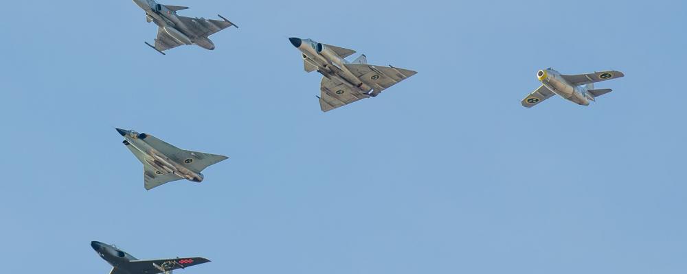 Jas Gripen med sina föregångar. Foto: Frankie Fouganthin/Wikimedia Commons