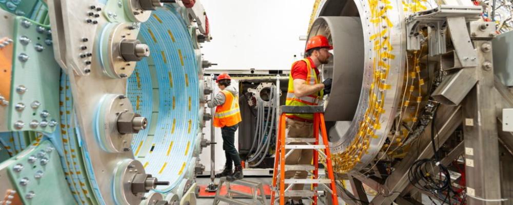 LM26, eller Lawson Machine 26, började användas under 2025 och beskrivs av General Fusion som den första demonstrationsanläggningen för magnetiserad målfusion (MTF) i kommersiellt relevant skala. Foto: General Fusion