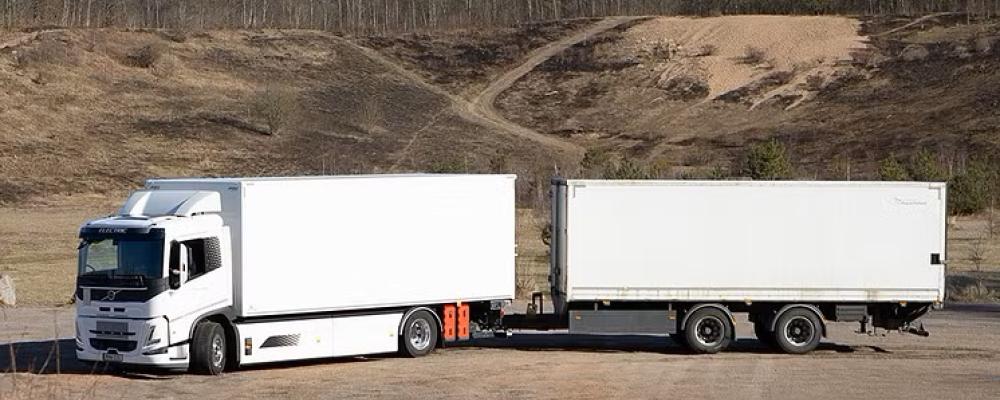 Den första eldrivna lastbil hjälper Region Halland ta miljökliv inom tunga transporter. Foto: Region Halland