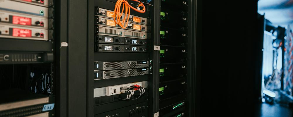 Det planerade datacentret i Hässleholm Nord ska få kapacitet för molntjänster, AI-beräkningar och datalagring. Foto: kevin ache /Unsplash