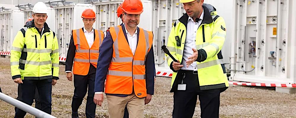 Danmarks finansminister Nicolai Wammen får en rundvisning av Everfuels vd Jacob Krogsgaard vid HySynergy-projektets invigning. Foto: Anders Brohus/Everfuel