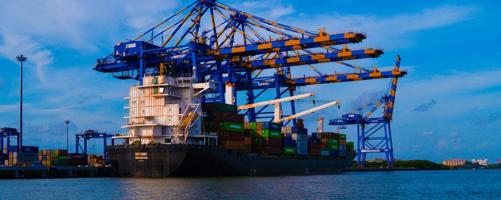 Hamnverksamhet i Kochi i delstaten Kerala, Indien. Foto: Kingsley Jebaraj/Unsplasy