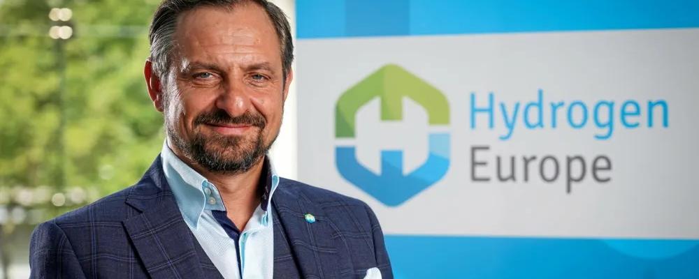 - Europa reglerar sig självt ut ur relevans. Denna delegerade akt belönar ideologi framför innovation och försvagar just de industrier vi behöver för omställningen, skriver Jorgo Chatzimarkakis. Foto: Hydrogen Europe