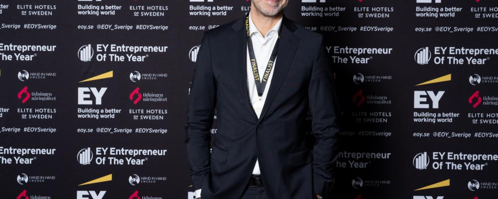 Peter Carlsson då han 2023 valdes till EY Entrepreneur Of The Year, en utmärkelse som delas ut av EY. Foto: EY