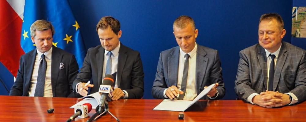 Det nya SMR-avtalet reglerar hur kommunen och OSGE ska samarbeta under projektets olika faser. Parterna ska bland annat samordna information till allmänheten, utbildningsinsatser och dialog med invånarna. Foto: OSGE