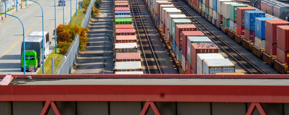 De tre uppdragen är en del av regeringens godstransportpaket. Målet är att godstransportsystemet ska utnyttjas mer effektivt. Foto: alireza gorji /unsplash