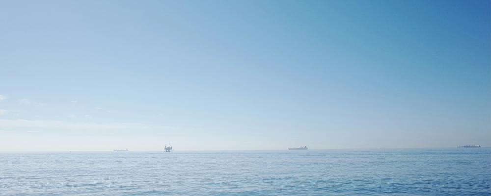 Skuggflottans trafik fortsätter trots risker. genrebild: Koen meyssen/Unsplash