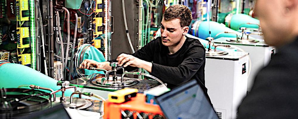 Genom att köra flera saltsmältningskretsar parallellt kan företaget samla driftdata, förbättra konstruktioner och ta fram tillförlitlighetsstatistik för pumpar, ventiler, värmeväxlare och sensorer. Totalt har Copenhagen Atomics nu samlat mer än 100 000 timmar av sammanlagd pumptid i sina testanläggningar, och flera pumpar har varit i drift i över ett år. Foto: Copenhagen Atomics