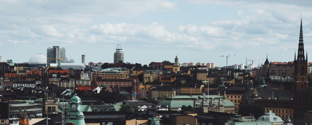 Ekonomiska aktiviteter i Sverige är i hög grad koncentrerade till storstadslänen, där Stockholms län ensamt bidrar med knappt 31 procent av BNP. Foto: Haut Risque/Unsplash