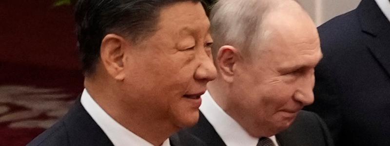 Suo Takekuma/AP/TT: Möjligtvis en fnurra på tråden. På bilden Kinas president Xi Jinping och Rysslands president Vladimir Putin. Arkivbild.