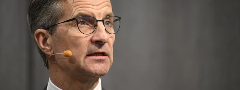 Fredrik Sandberg/TT: Riksbankschef Erik Thedéen håller tal. Arkivbild