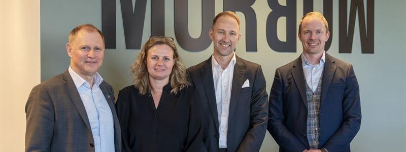 Från vänster: Lars Christian Bacher, VD för Morrow, Stina Torjesen, hållbarhetschef på Morrow, Christian Lian, COO på Stena Recycling Norge, och Marcus Martinsson, produktområdeschef för batterier på Stena Recycling Group.