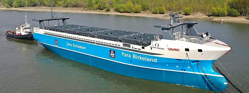 Yara Birkeland är ett helelektriskt och delvis autonomt fraktfartyg som transporterar mineralgödsel mellan fabrik och hamn i Norge. Foto: YARA