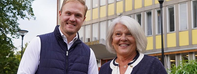 Lerums kommunstyrelses ordförande Viktor Lundblad och kommundirektör Gull-Britt Eide. Foto: Lerums kommun