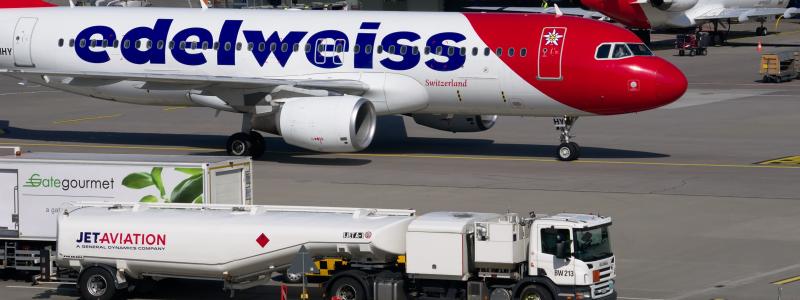 Priserna på flygbränsle har stigit kraftigt. En ton kerosin kostar i april över 1 900 dollar i Europa, mer än dubbelt så mycket som i slutet av februari. Foto: Creative Commons Lic. Kredit: BT1-foto.