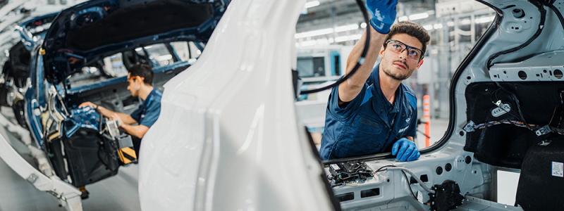 BMW har utvecklat elmotorer som fungerar utan sällsynta jordartsmetaller genom att ersätta traditionella magneter med ny teknik. Foto: BMW Group Career