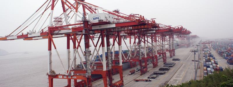 Containerterminal i Shanghai. Foto: Bruno Corpet (quoique)/Wikimedia Commons
