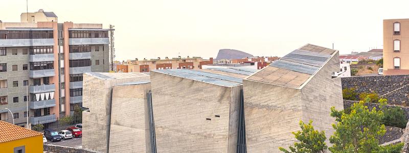 Bild: Kyrkan Holy Redeemer i Las Chumberas på Tenerife är inspirerad av öns vulkaniska landskap. Foto: World Architecture Festival.