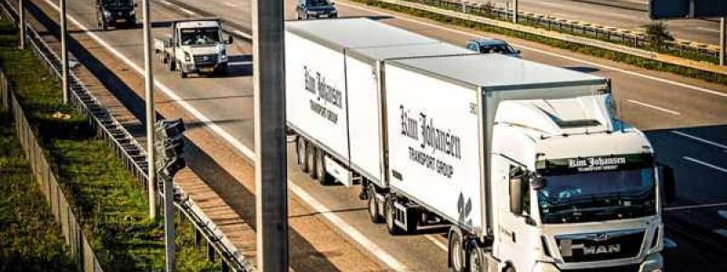 Kim Johansen Transport Group är verksamt i stora delar av Europa och har specialiserat sig på tidskritiska transporter, där godset ofta körs i skift med två förare för att minimera stillestånd. Företaget har kontor och terminaler i flera länder, däribland Danmark, Sverige, Tyskland, Frankrike och Litauen. Foto: Kim Johansen Transport Group