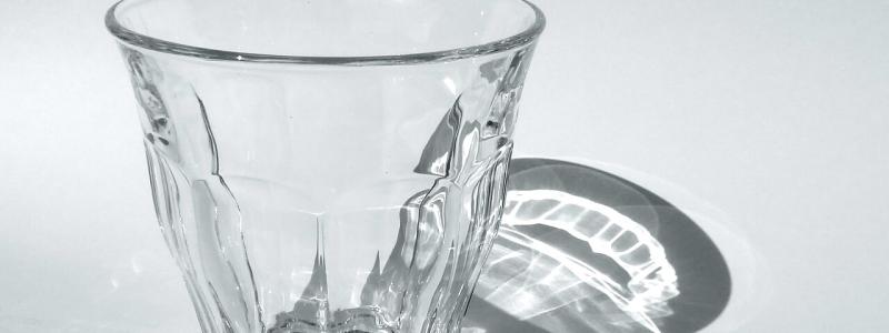 Den franska glastillverkaren bakom det ikoniska Duralex-glaset gick i konkurs häromåret och togs över av de anställda i juli 2024. Foto: Denkhenk/Wikimedia Commons