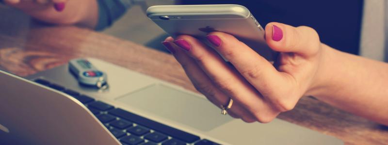 På grund av den snabba AI-utvecklingen vill regeringen samla digitaliseringsfrågor i en ny Digitaliseringsmyndighet från 2027. Foto: firmbee-com/Unsplash