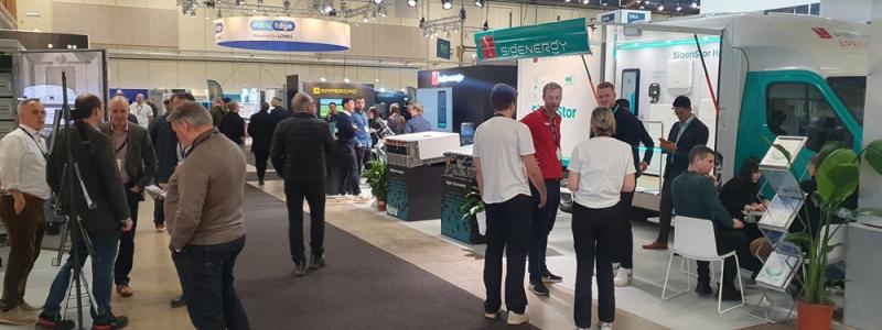 Trängsel bland montrarna. Foto: Jörgen Städje