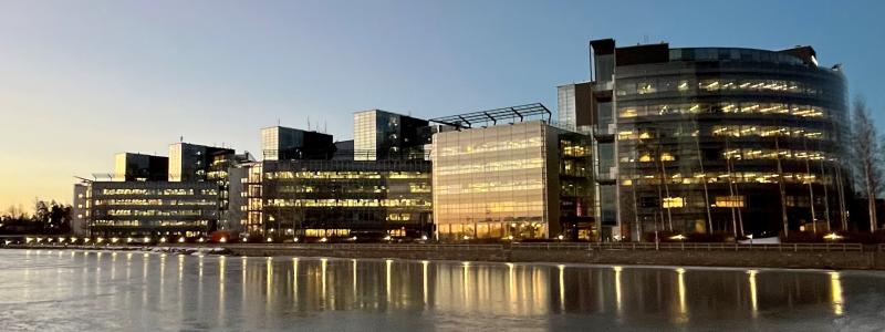 Fortums huvudkontor i Esbo, Finland. Fortum överväger att köpa tillbaka svensk kärnkraft från Uniper. Foto: Wikipedia Common, kredit: Wikimaatikko