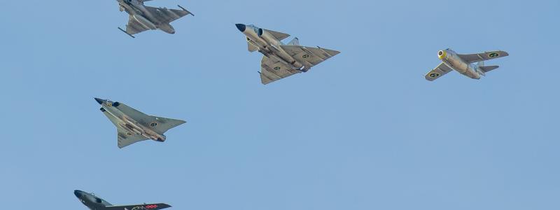 Jas Gripen med sina föregångar. Foto: Frankie Fouganthin/Wikimedia Commons