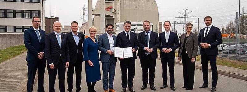 Överenskommelsens parter vid avstängda tyska kärnkraftverket Biblis. Foto: Hessian State Chancellery