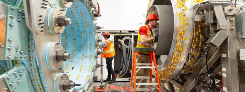 LM26, eller Lawson Machine 26, började användas under 2025 och beskrivs av General Fusion som den första demonstrationsanläggningen för magnetiserad målfusion (MTF) i kommersiellt relevant skala. Foto: General Fusion