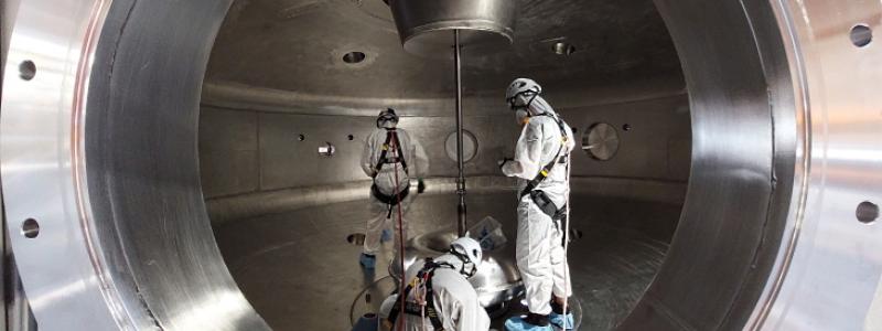 Vid den offentliga demonstrationen lät bolaget en halvt ton tung magnet sväva samtidigt som den inneslöt ett moln av ultravarml plasma. Foto: OpenStar