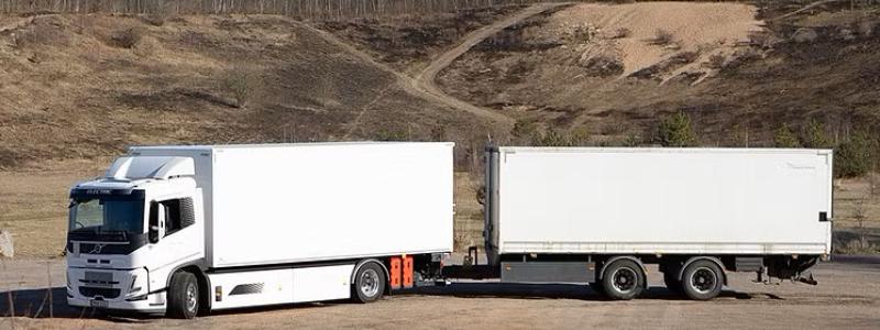 Den första eldrivna lastbil hjälper Region Halland ta miljökliv inom tunga transporter. Foto: Region Halland