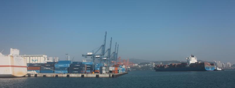 Containerterminal i Busan, Sydkorea. Foto: Simon Matthis