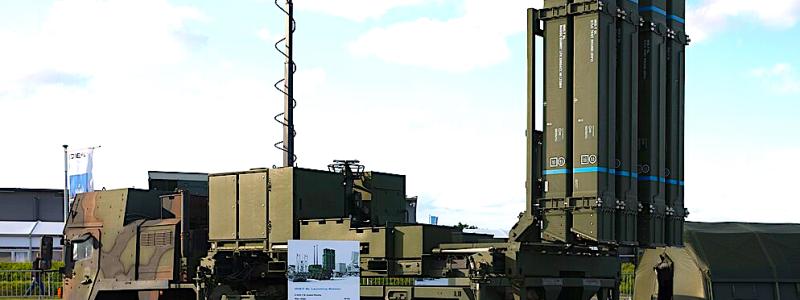 Avtalet innebär en trefaldig ökning av leveranserna av både raketer och luftvärnssystem. Bilden visar IRIS-T SLM lavett baserad på MAN SX45 8×8. Foto: Wikipedia Commons, kredit: Matti Blume.