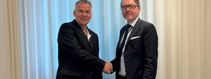 Från vänster Jiri T. Englén vd Implenia Sverige och SKBs vd Stefan Engdahl SKB. Pressbild: Svensk Kärnbränslehantering