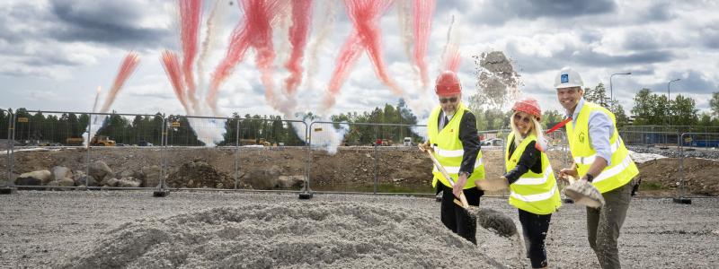 Under spadtagseventet deltog Västmanlands landshövding Johan Sterte, grannar från Finnslätten, kunder och leverantörer bland annat. Foto: Jonas Billberg