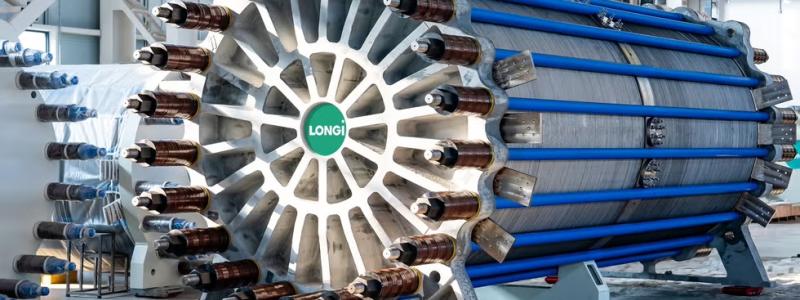 Trots de låga priserna i Kina är det fortfarande oklart hur lönsamma många kinesiska tillverkare är, eftersom stora delar av marknaden präglas av överkapacitet och hård konkurrens. Bilden visar en elektrolysör från Longi (Longi Green Energy Technology Co. Ltd.), som är en stor kinesisk tillverkare som ursprungligen är världsledande inom solenergi och solceller, men som på senare år även har etablerat sig som en betydande tillverkare av elektrolysörer för vätgasproduktion. Foto: Longi