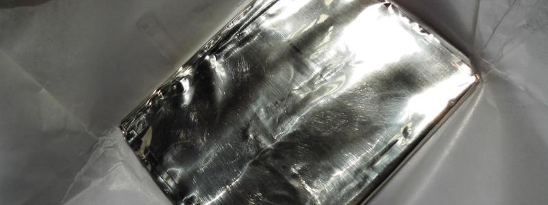 Tenn gynnas av den allmänna rusningen efter metaller. Foto. Leiem/Wikimedia Commons