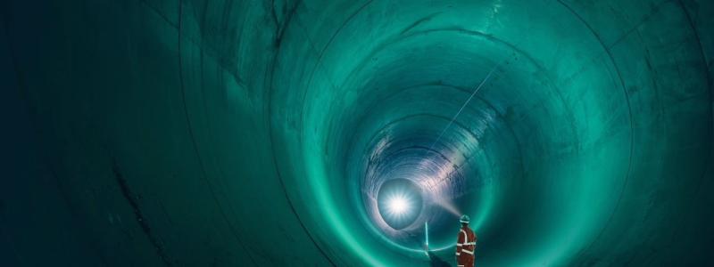 Thames Tideway Tunnel är 25 kilometer lång och kommer att samla upp omkring 500 000 kubikmeter utspätt avloppsvatten som tidigare rann rakt ut i Themsen. Illustration: Tideway.