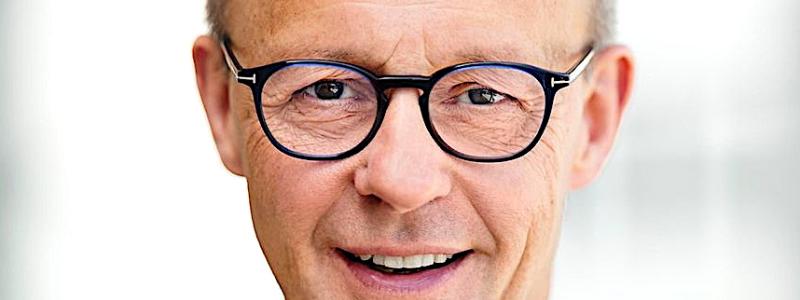 Merz, 69 år, har en lång politisk karriär bakom sig och har tidigare varit ledare för CDU:s parlamentsgrupp samt arbetat inom finanssektorn. Hans återkomst till politiken har präglats av löften om att modernisera Tysklands ekonomi och försvar, samt att stärka landets position på den internationella arenan. Foto: Tysklands Parlament, Bundestag