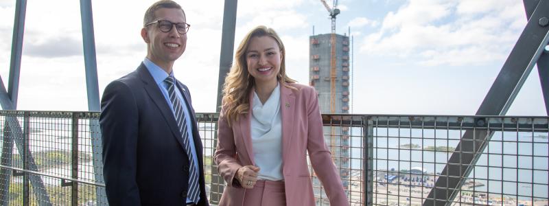 Claes Westerlind, VD för NKT och Ebba Busch vid en ceremoni vid fabriken i Karlskrona. Pressbild: