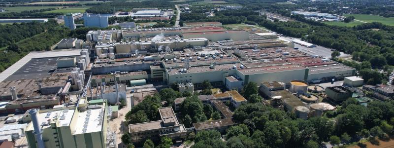 UPM Nordlands fabrik i Dörpen i delstaten Niedersachsen är Europas största pappersfabrik. Det mycket effektiva kraftvärmeverket på åttiofyra megawatt, som drivs med naturgas, är även konstruerat för att kunna drivas med vätgas – ett bränsle som bedöms få en viktig roll i Tysklands långsiktiga omställning till renare energi. Foto: UPM